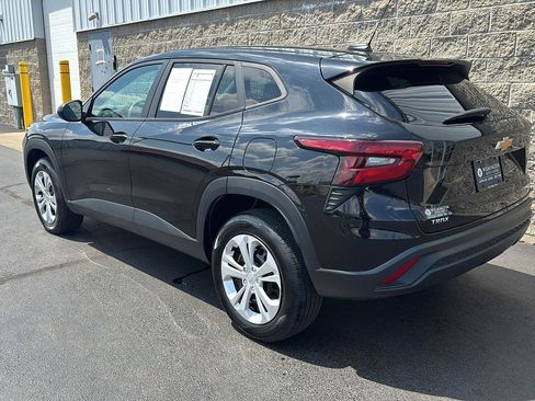 Used 2024 Chevrolet Trax LS FWD image 37