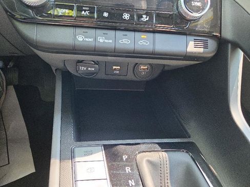 Used 2023 Hyundai Elantra SEL FWD image 15