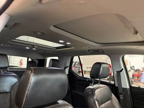 Used 2018 Chevrolet Traverse LT w/ LPO, 'HIT The Road' Package AWD/4WD image 15