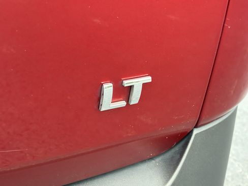 Used 2023 Chevrolet Traverse LT FWD image 12