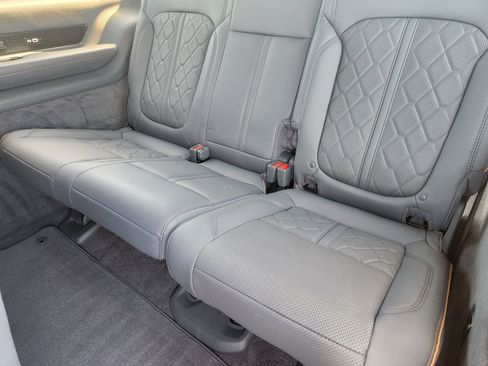 Used 2024 Jeep Grand Wagoneer Series III w/ Flexible Seating Group AWD/4WD image 34