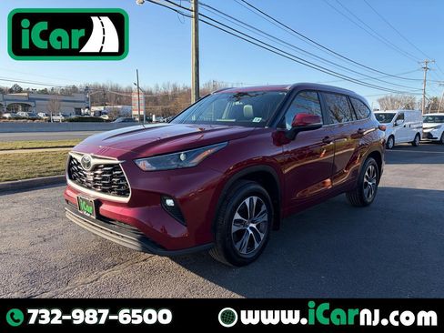 Used 2023 Toyota Highlander XLE image 1
