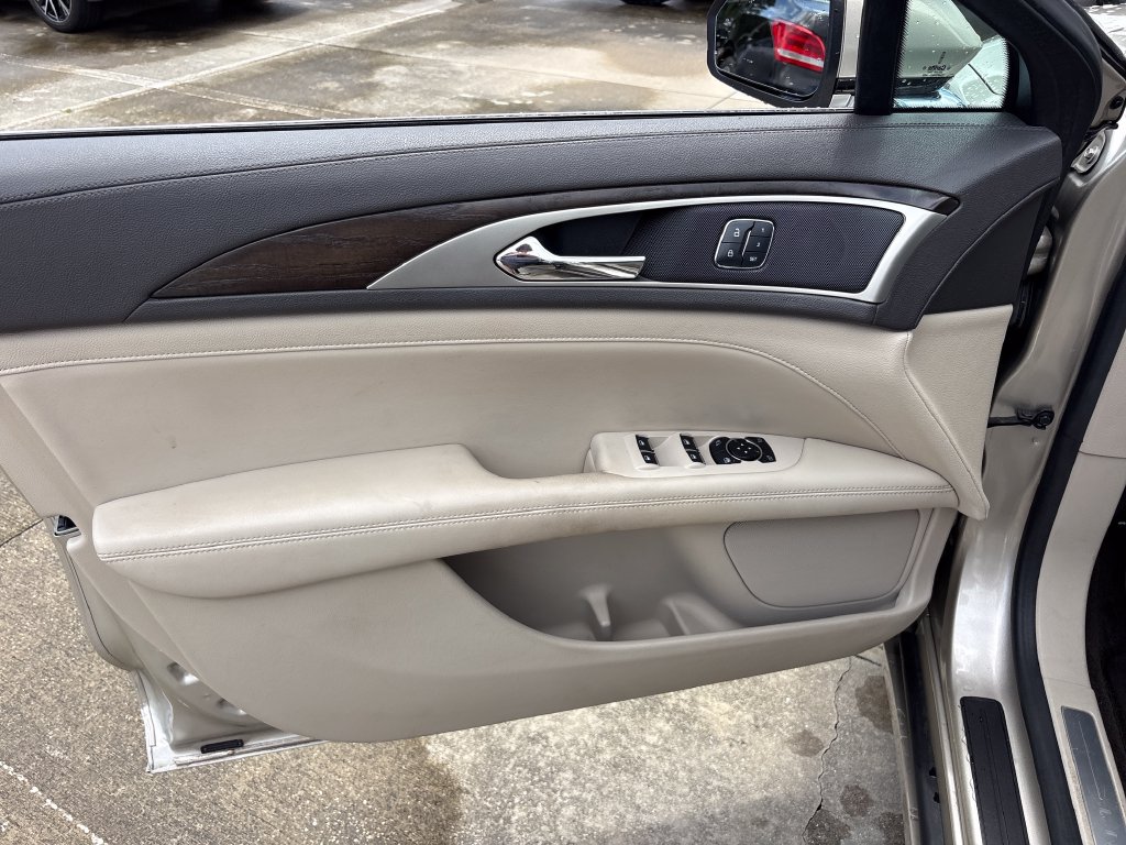 Used 2017 Lincoln MKZ Reserve FWD image 16