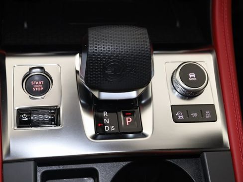 Used 2024 Jaguar F-PACE SVR image 51