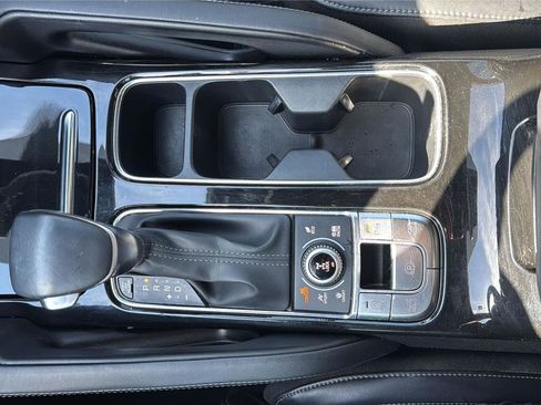 Used 2024 Kia Telluride AWD image 22