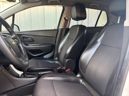 Used 2021 Chevrolet Trax LT FWD image 10