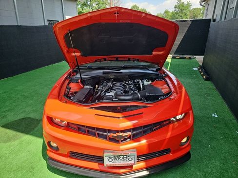 Used 2010 Chevrolet Camaro SS w/ LPO, Ground Effects Package RWD image 28