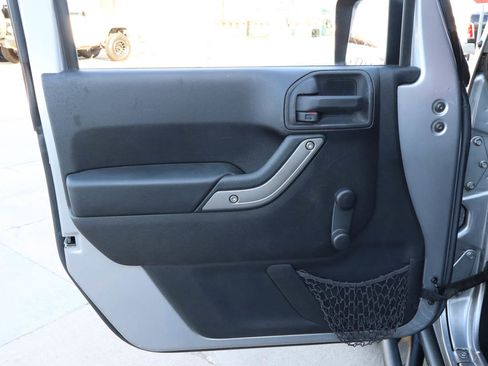Used 2015 Jeep Wrangler Sport image 15