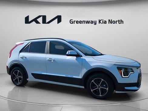 Certified 2025 Kia Niro EX w/ EX Cold Weather Package image 1