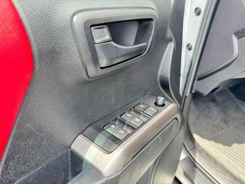 Used 2023 Toyota Tacoma SR5 w/ Technology Package AWD/4WD image 12