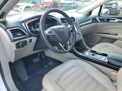 Used 2017 Ford Fusion SE w/ Fusion SE Technology Package image 15