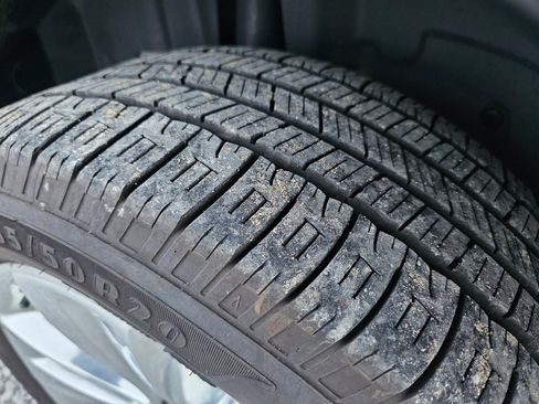 Used 2018 Ford Explorer XLT w/ Equipment Group 202A image 82