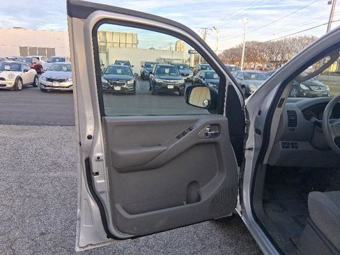 Used 2006 Nissan Frontier SE w/ (P01) Power Pkg image 11