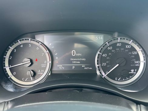 Used 2023 Toyota Highlander XLE FWD image 28
