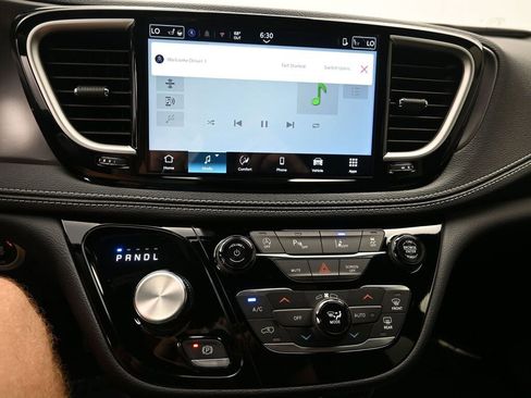 New 2026 Chrysler Pacifica Select image 17