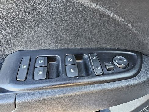 Used 2023 Hyundai Venue SEL image 30