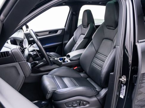 Used 2024 Porsche Cayenne S image 5