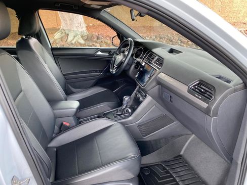 Used 2018 Volkswagen Tiguan SEL w/ R-Line Package image 60