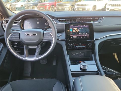 New 2025 Jeep Grand Cherokee Altitude AWD/4WD image 4