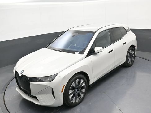 New 2026 BMW iX xDrive45 AWD/4WD image 32