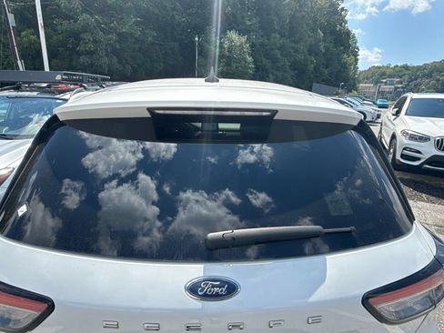 Used 2022 Ford Escape SE w/ Convenience Package AWD/4WD image 2