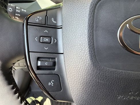 Used 2024 Toyota Prius XLE FWD image 19