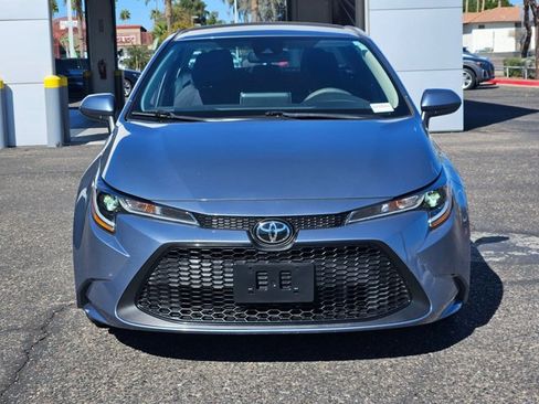 Used 2020 Toyota Corolla LE image 2