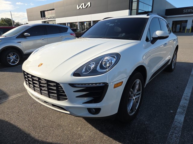 Used 2018 Porsche Macan AWD/4WD image 2