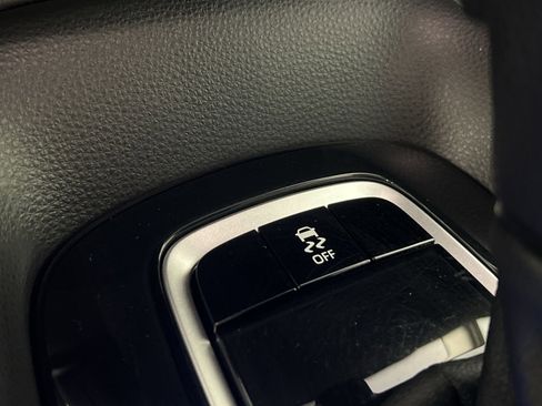 Used 2025 Toyota Corolla LE image 31