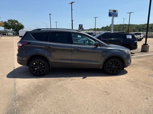 Used 2017 Ford Escape SE w/ Equipment Group 201A FWD image 7