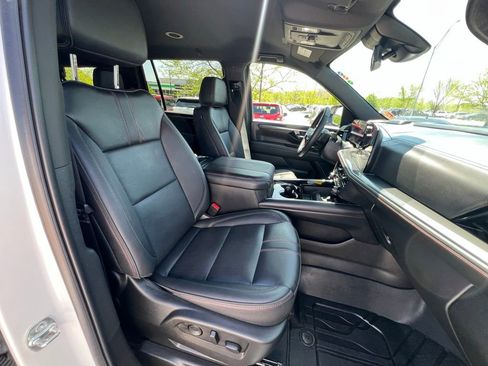 Used 2025 Chevrolet Suburban RST w/ Comfort Package AWD/4WD image 33