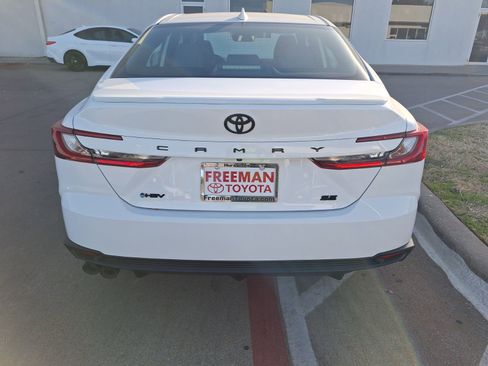 Used 2025 Toyota Camry SE w/ Multimedia Upgrade Package image 5