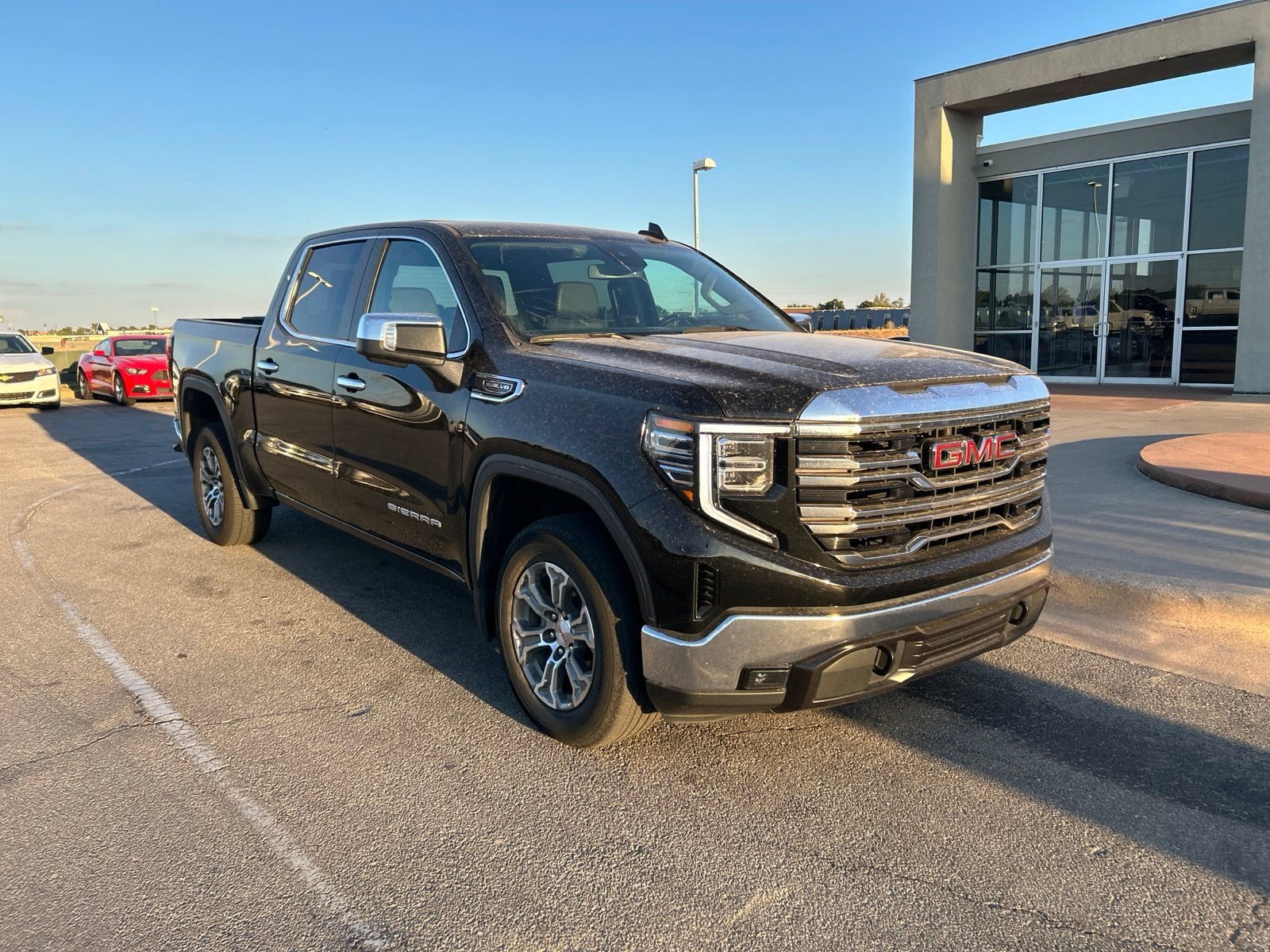 Used 2025 GMC Sierra 1500 SLT RWD image 2