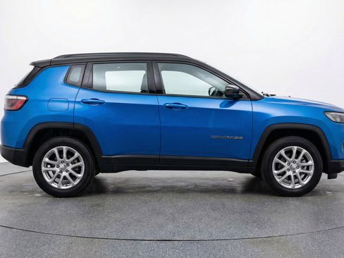 Used 2025 Jeep Compass Limited AWD/4WD image 11