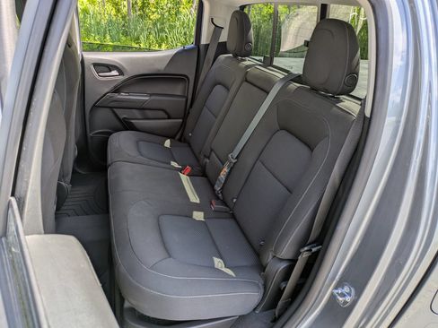 Used 2022 Chevrolet Colorado LT w/ LT Convenience Package AWD/4WD image 17