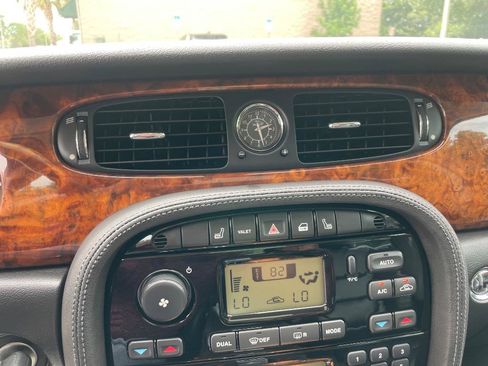 Used 2004 Jaguar XJ8 RWD image 18