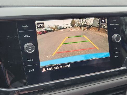 Used 2022 Volkswagen Taos SEL image 12