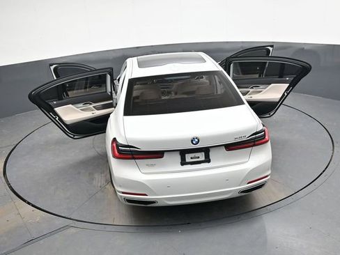 Used 2020 BMW 740i w/ Premium Package image 38