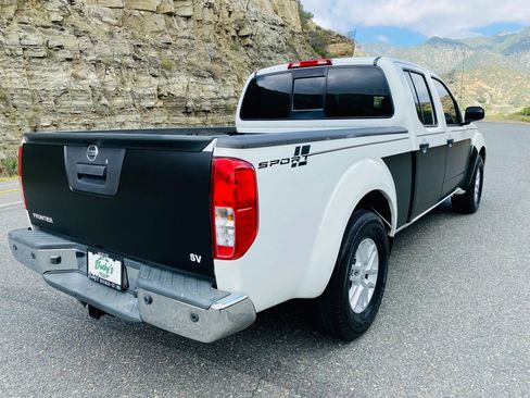 Used 2018 Nissan Frontier SV RWD image 4