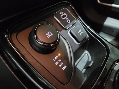 Used 2019 Jeep Compass Altitude image 30