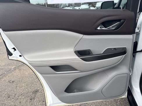 Used 2021 GMC Acadia SLT w/ LPO, Floor Liner Package image 20