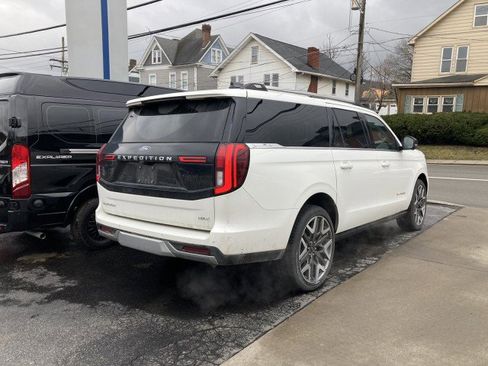 Used 2025 Ford Expedition Max Platinum w/ Platinum Ultimate Package image 3