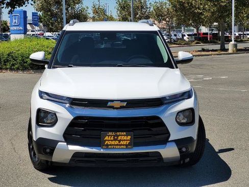 Used 2023 Chevrolet TrailBlazer LT FWD image 2