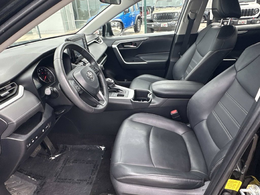 Used 2022 Toyota RAV4 XLE Premium AWD/4WD image 17