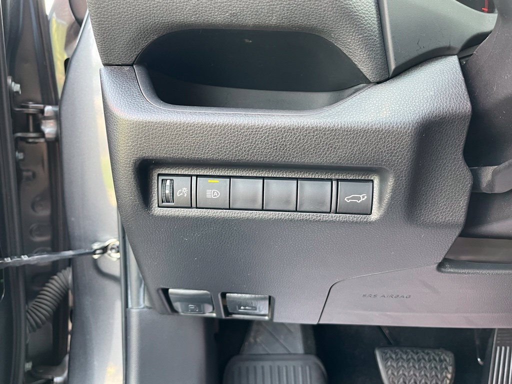 Used 2019 Toyota RAV4 XLE w/ Convenience Package FWD image 18