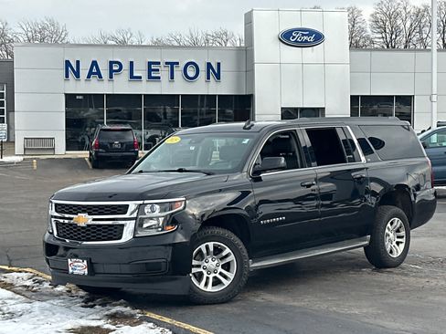 Used 2015 Chevrolet Suburban LT image 1