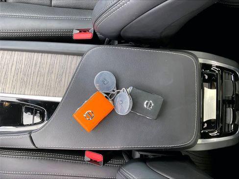 Used 2023 Volvo XC90 T8 Ultimate w/ Protection Package image 14