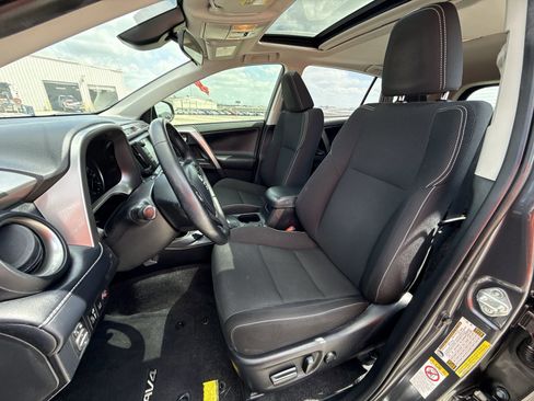 Used 2018 Toyota RAV4 XLE FWD image 13