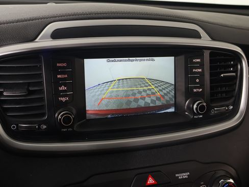 Used 2020 Kia Sorento LX FWD image 6