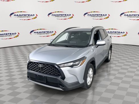 Used 2023 Toyota Corolla Cross LE image 1